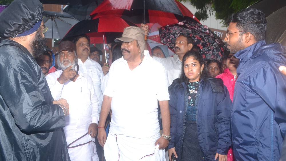 Ministers inspect inundated areas, control room in city Ministers inspect inundated areas, control room in city