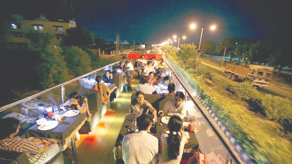 Services biz growth quickens in Oct, PMI edges up to 55.1