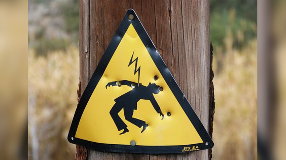Man electrocuted while opening shutter in Chromepet showroom