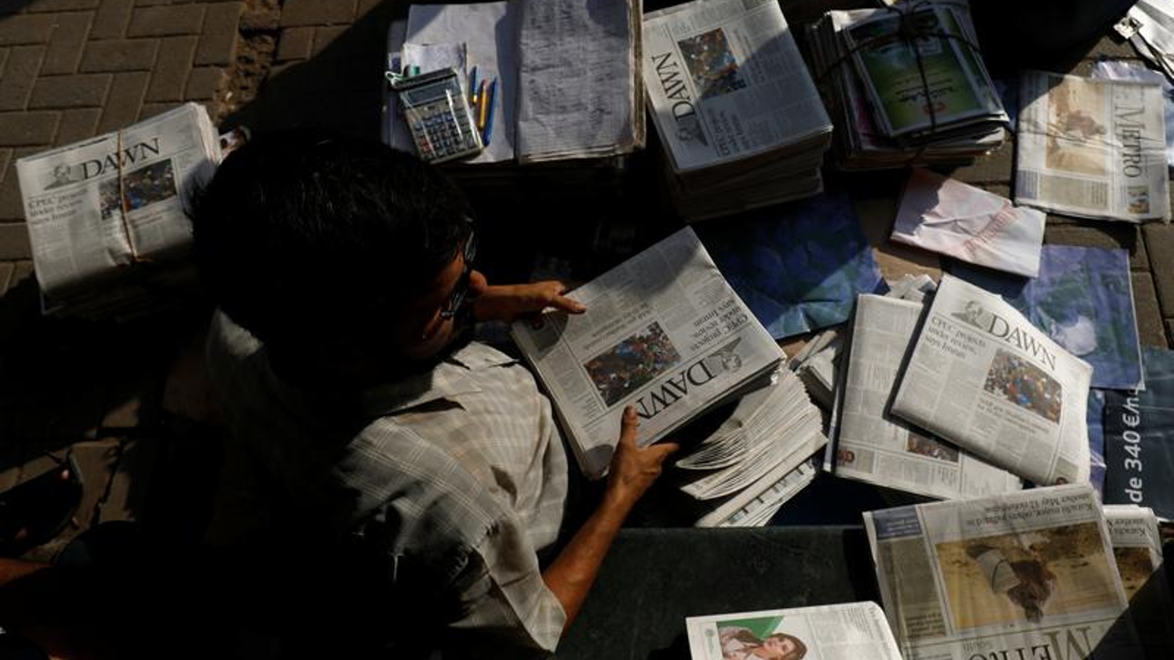Print vs digital: Pak newspapers fighting for survival Print vs digital: Pak newspapers fighting for survival
