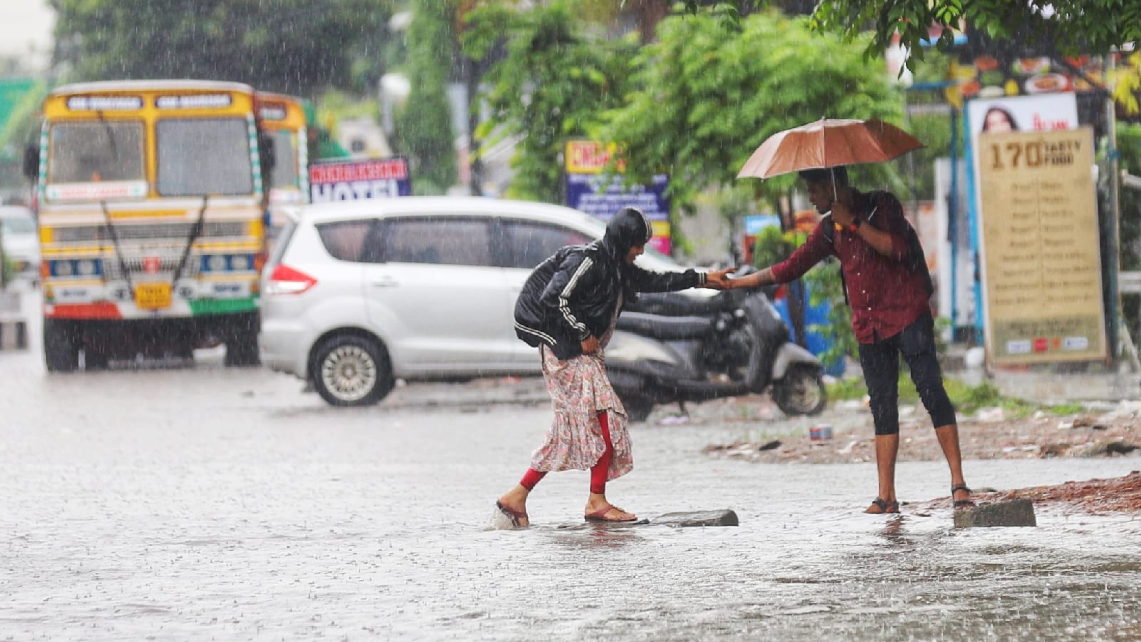Heavy rain and thunderstorms in several parts of Chennai