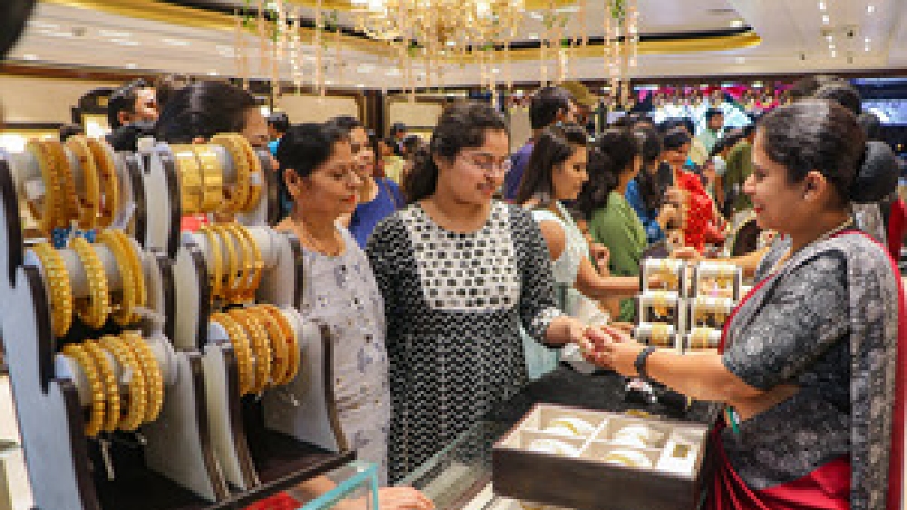 Gold rises Rs 604; silver jumps Rs 2,061 Gold rises Rs 604; silver jumps Rs 2,061