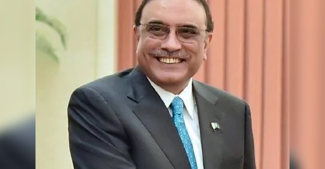 Zardari condemns Imran for ‘spewing venom’ against institutions