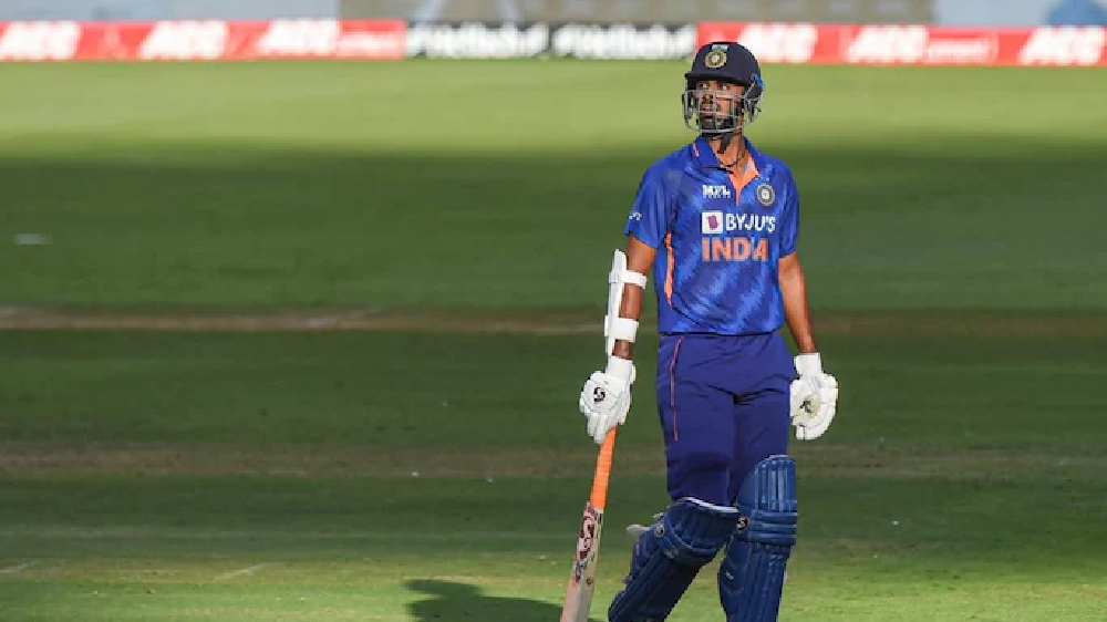 New Zealand bowl out India for 219 in third ODI