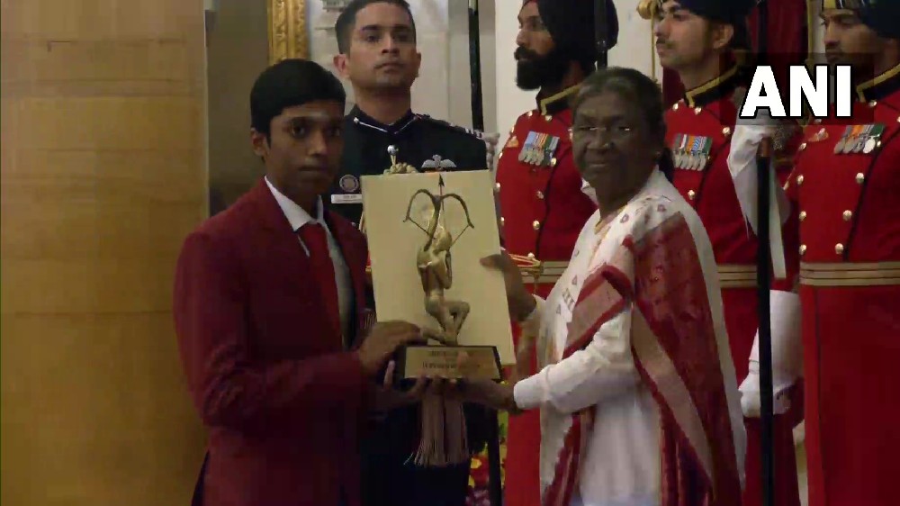 Praggnanandhaa receives Arjuna Award from Prez Murmu