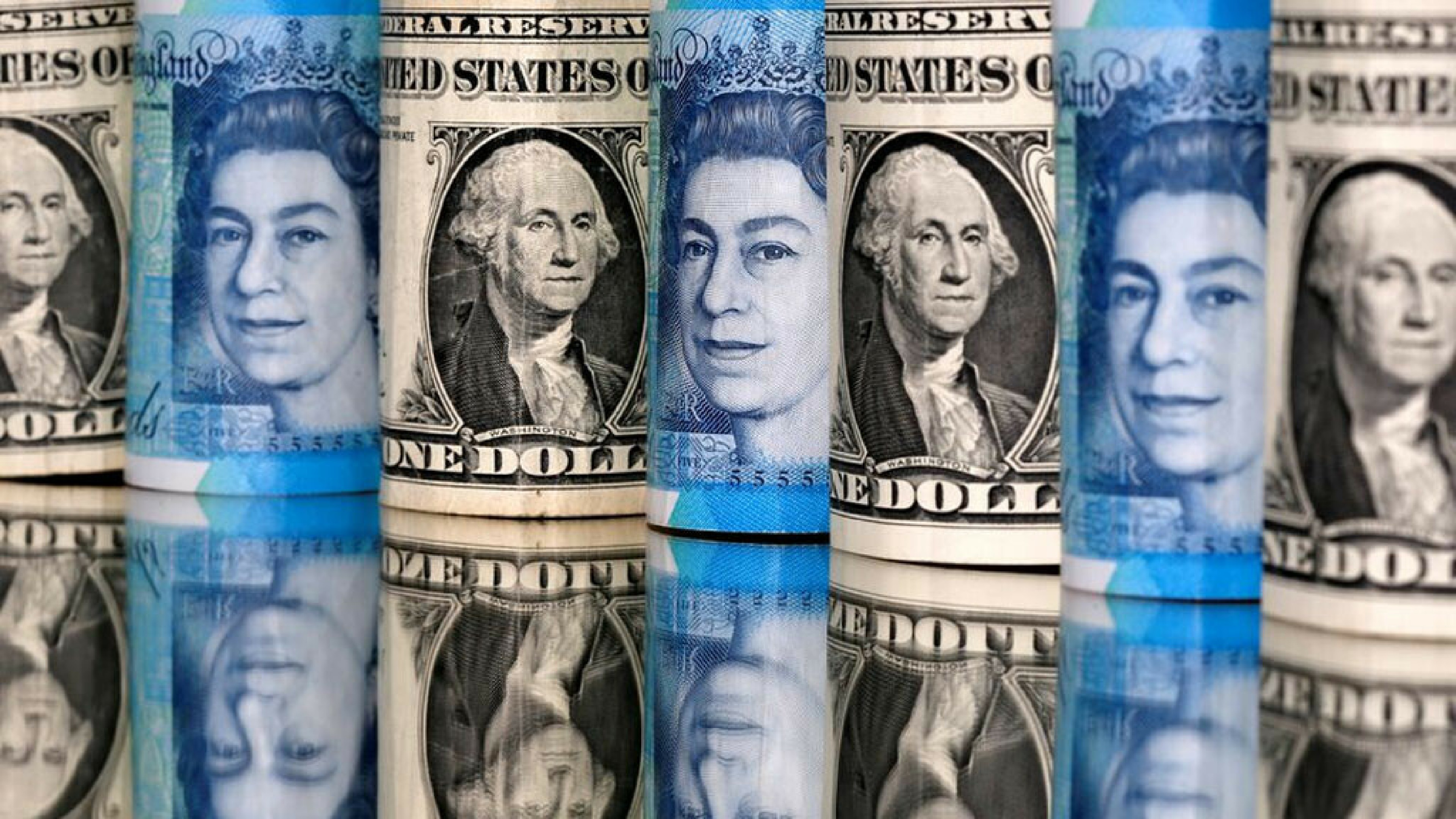 Sterling slumps ahead of BoE decision after Fed hikes rates again