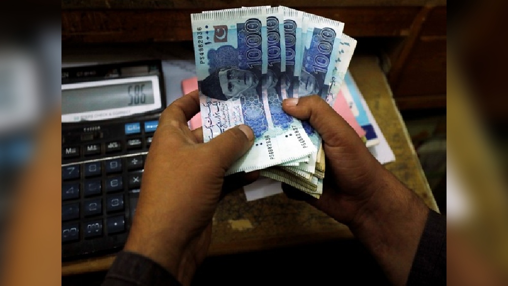 Pakistans remittances drop amid widening exchange rate gap