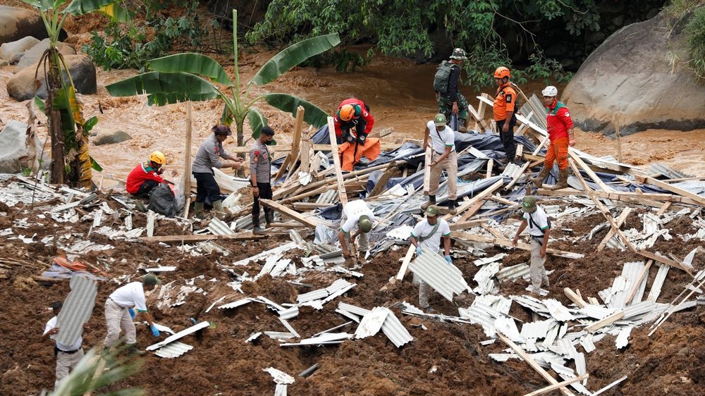 Indonesia quake death toll rises to 252 as more bodies found