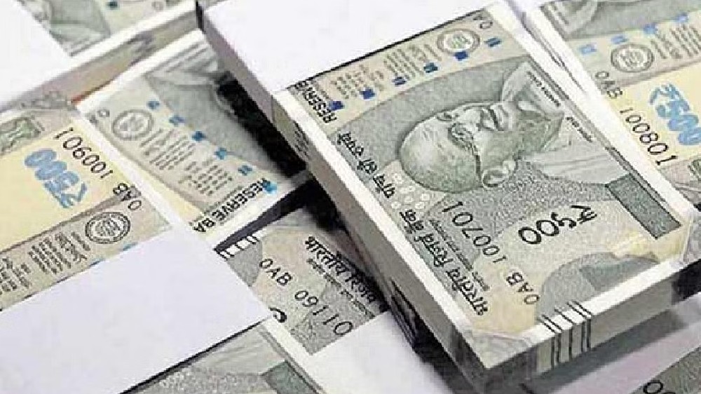 Guj polls: Cash, jewels worth Rs 10.5 crore seized by EC since Nov 3