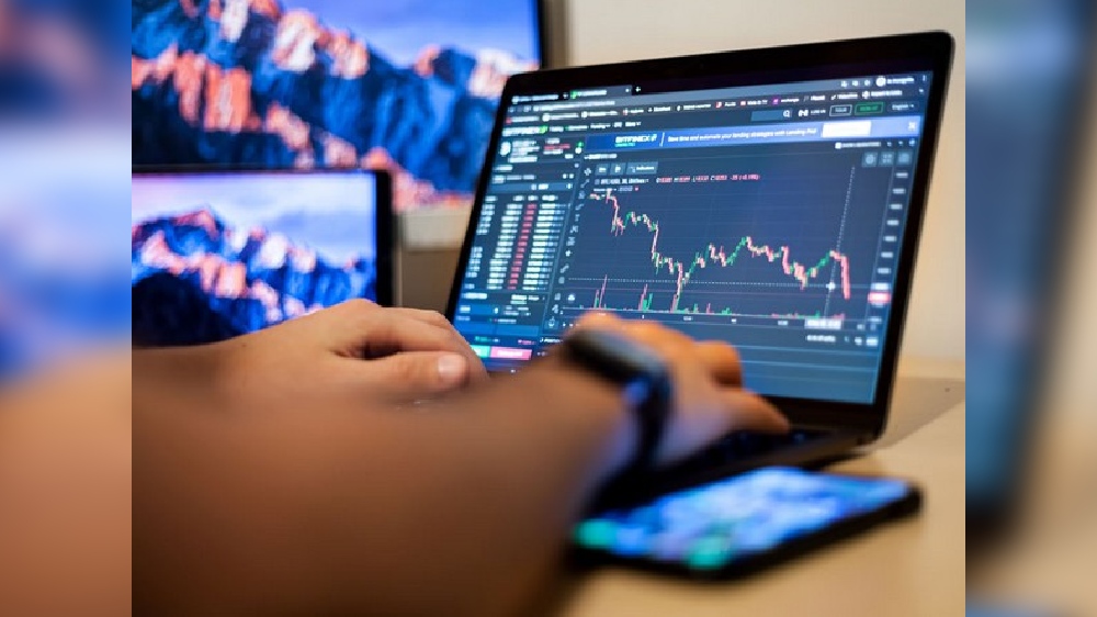 Sensex snaps 3-day losing run to settle at 61,418.96