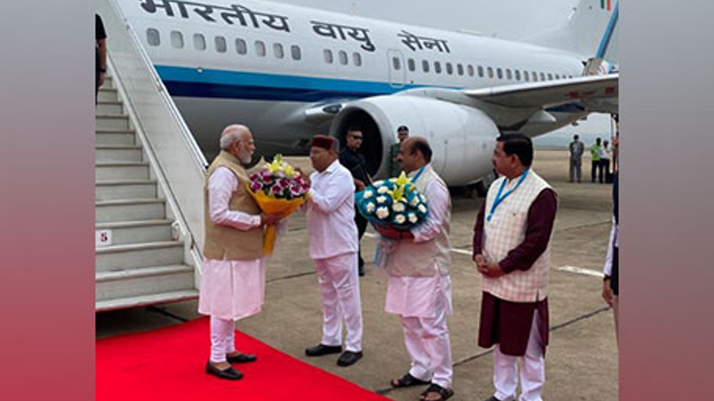 PM Modi arrives in Bengaluru to unveil statue of Kempegowda PM Modi arrives in Bengaluru to unveil statue of Kempegowda