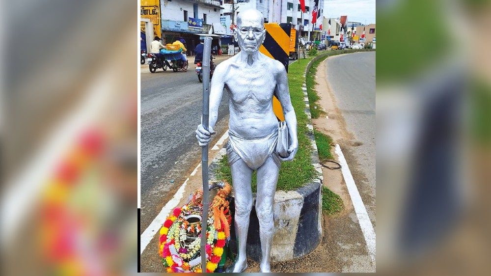 91-year-old paints self like Gandhi statue to create awareness