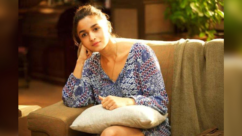 Mama Alia Bhatt shares first photo since daughters birth Mama Alia Bhatt shares first photo since daughters birth