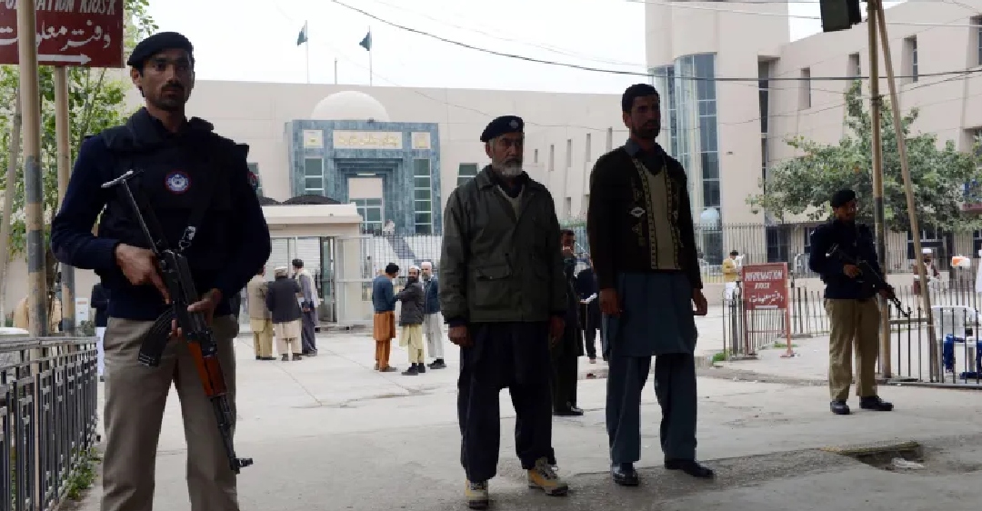 Seven police officers killed in bandit attack in Pakistan Seven police officers killed in bandit attack in Pakistan