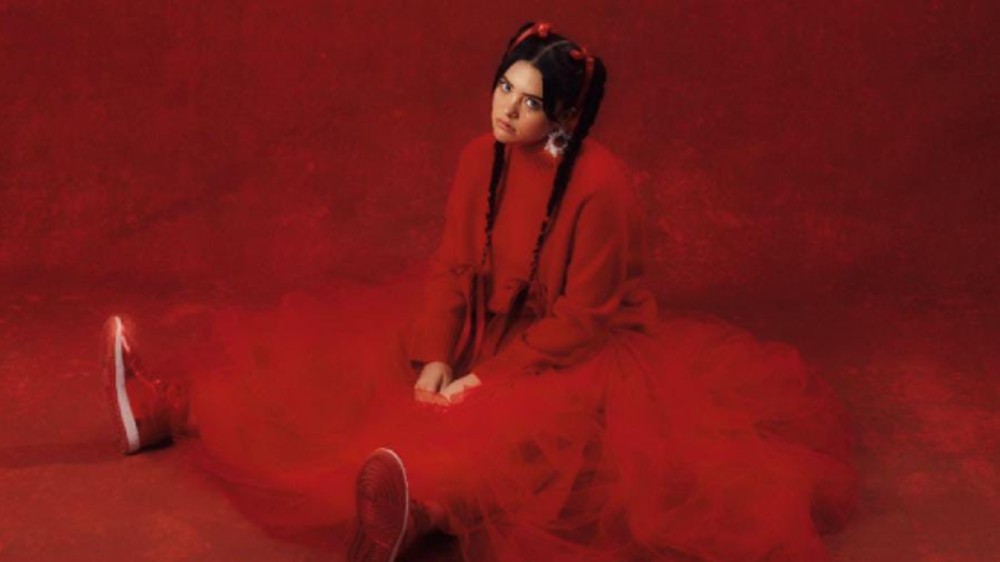 Lauren Spencer Smith stuns on Christmas song Single on the 25th