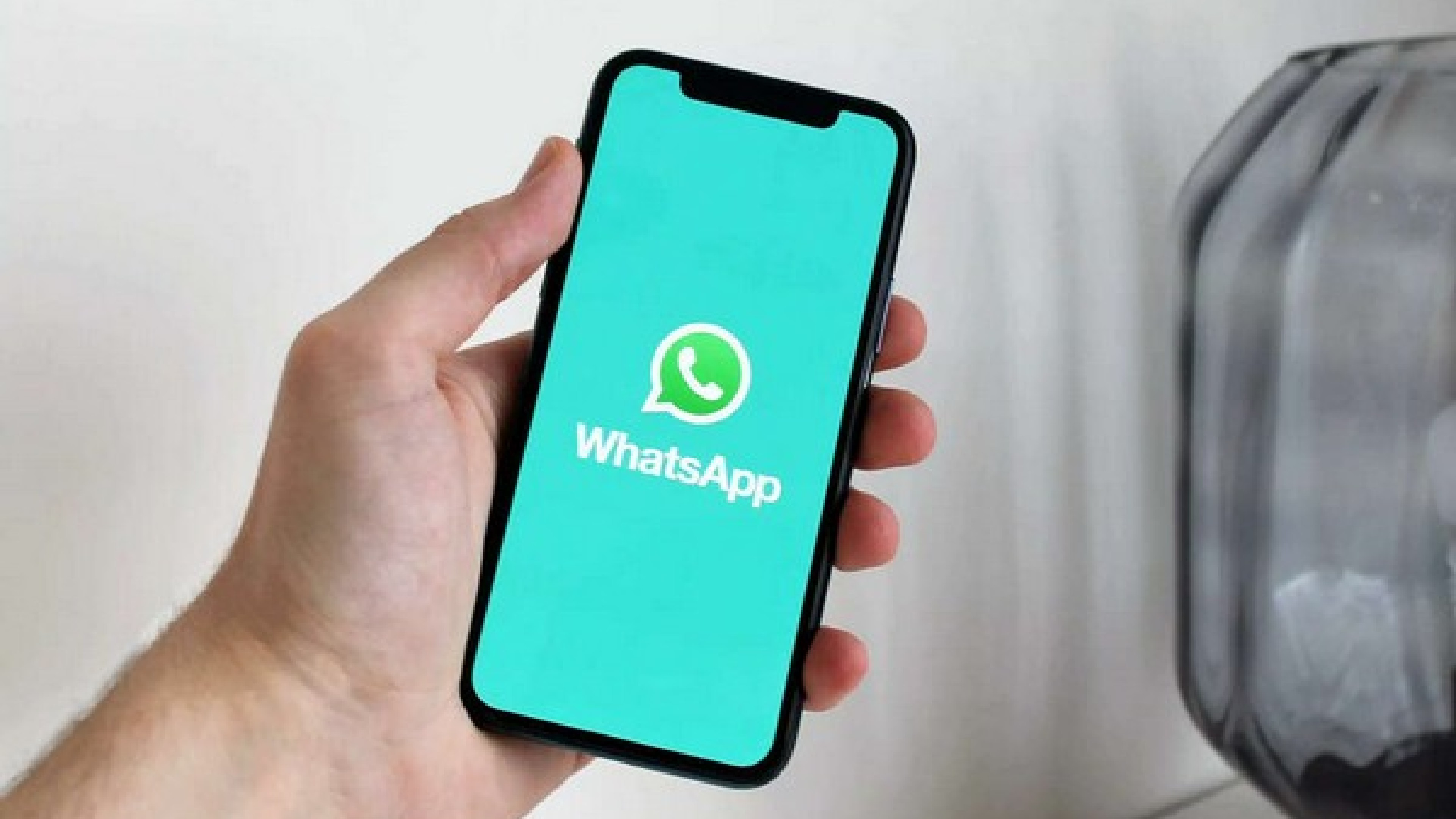 Communities vs Groups: WhatsApp explains difference
