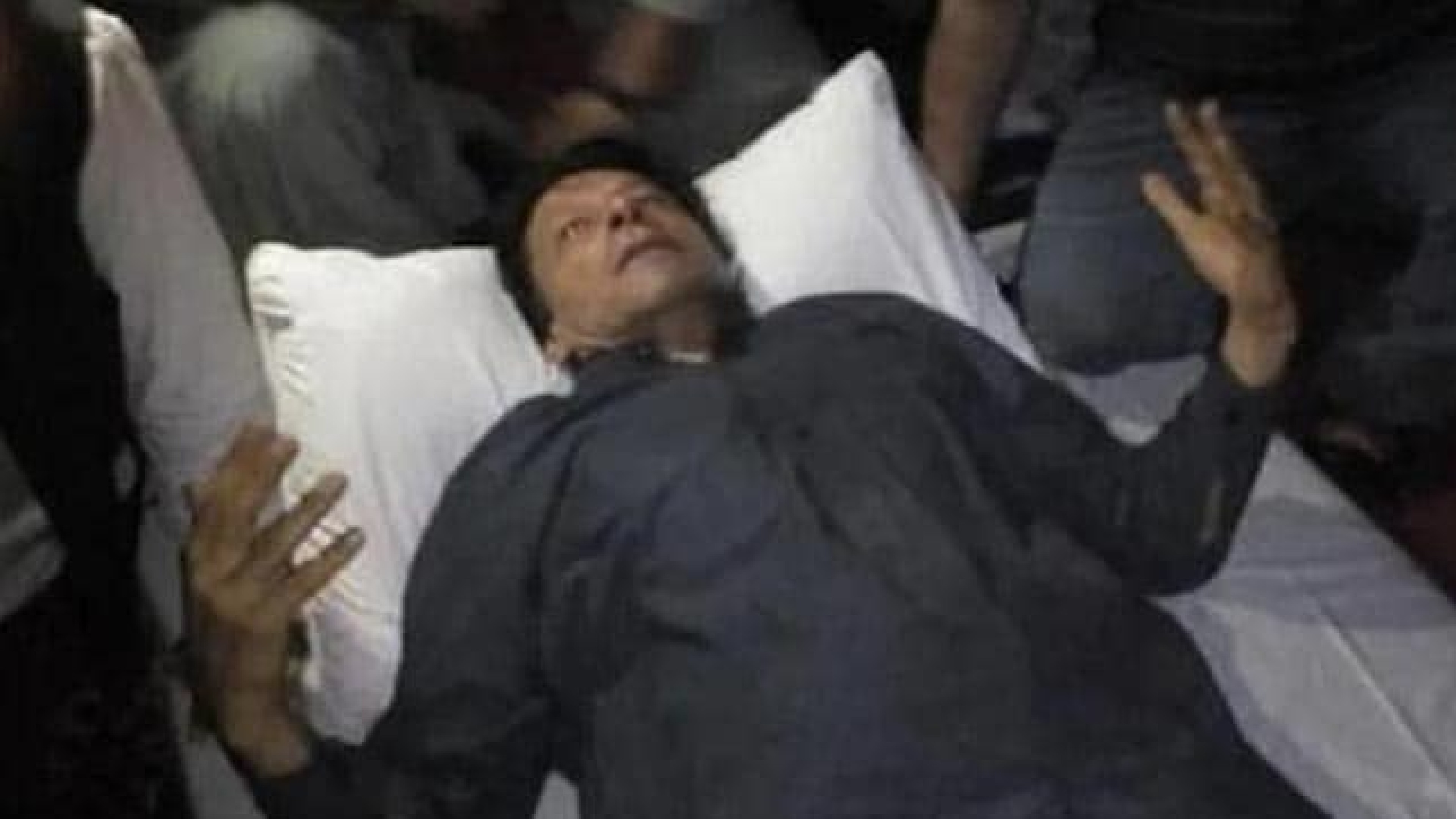 Imran Khan receives bullet injury after gunmen open fire