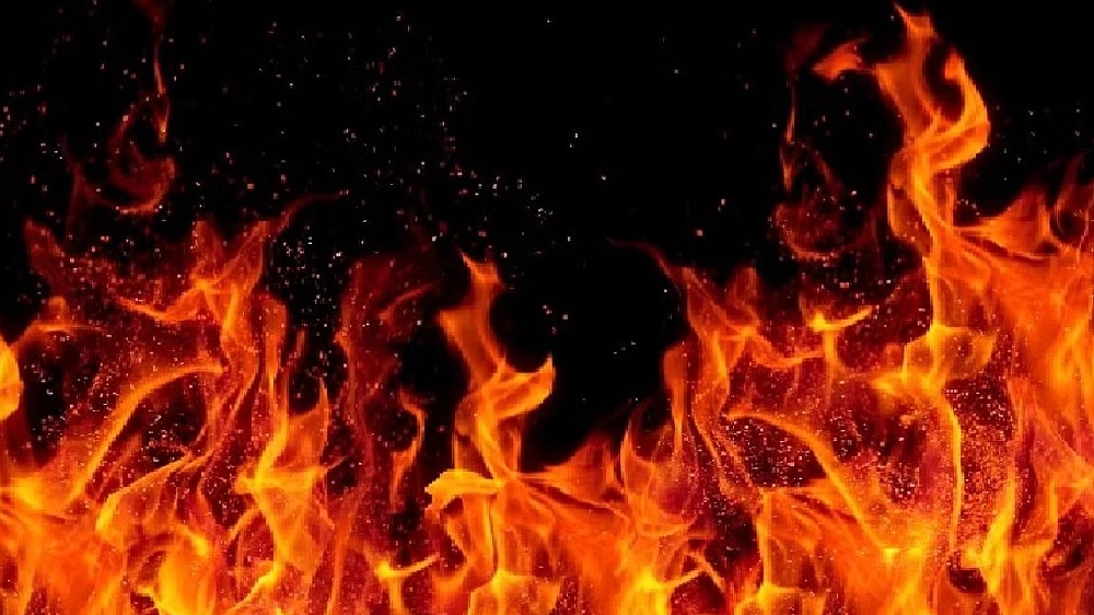 Man in UP sets ablaze wife, kids over dowry