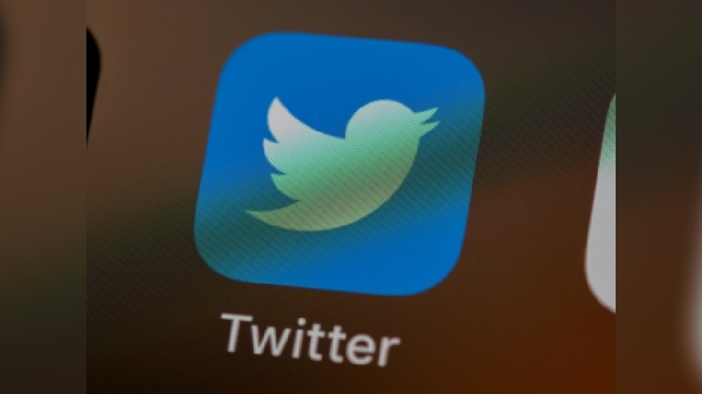 Twitter will soon let organisations identify associated accounts