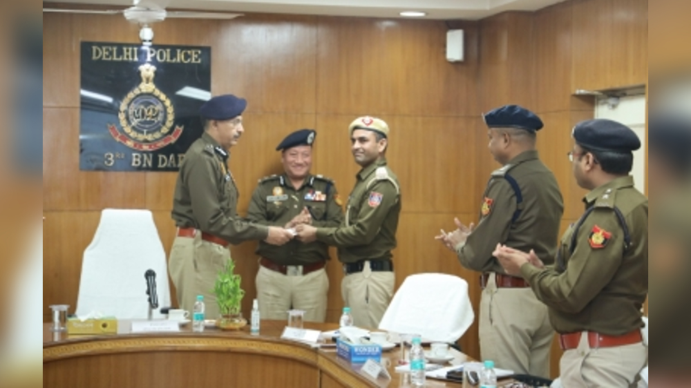 Delhi CP rewards cops who foiled attack on Aaftab