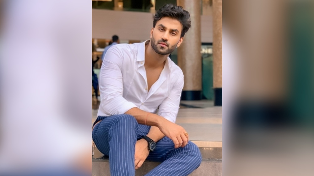 Arryaman didnt eat for 2 days, spilled piping hot tea on his face Arryaman didnt eat for 2 days, spilled piping hot tea on his face