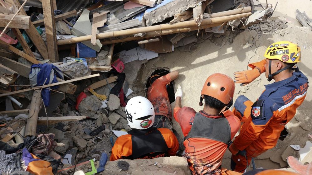 Search effort intensifies after Indonesia quake killed 271