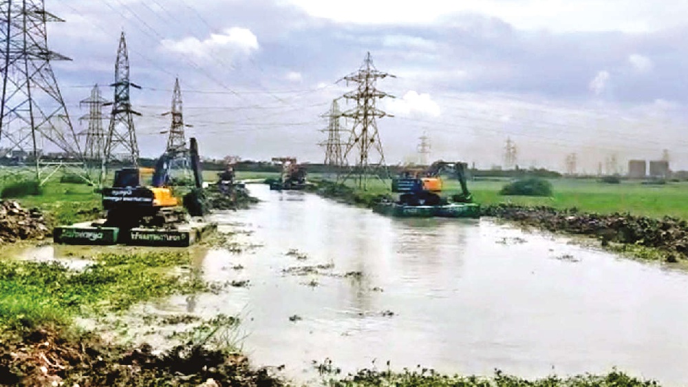 Dredging of Pallikaranai marshland draws flak Dredging of Pallikaranai marshland draws flak