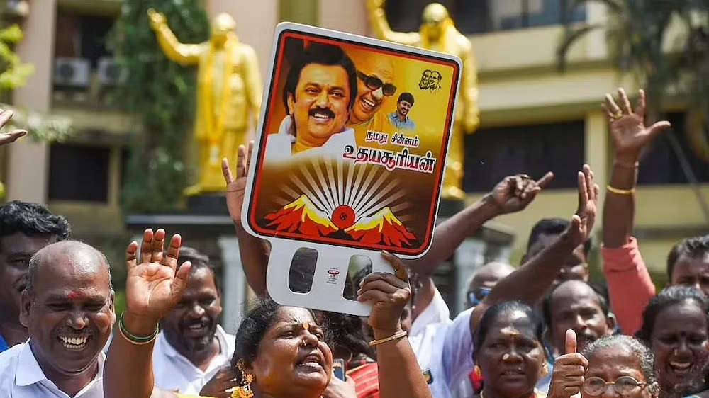 6 DMK councillors stage sit-in at Alangayam PU 6 DMK councillors stage sit-in at Alangayam PU