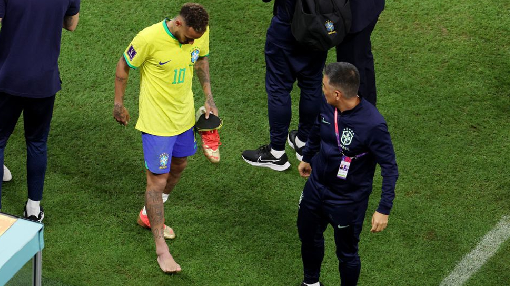 Neymar to play on at World Cup despite injury: Brazil coach Tite