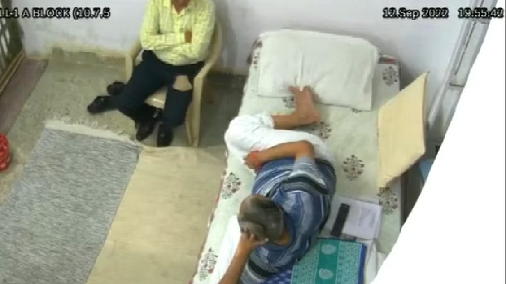 Now, new video of Satyendar Jain with Tihar Superintendent surfaces