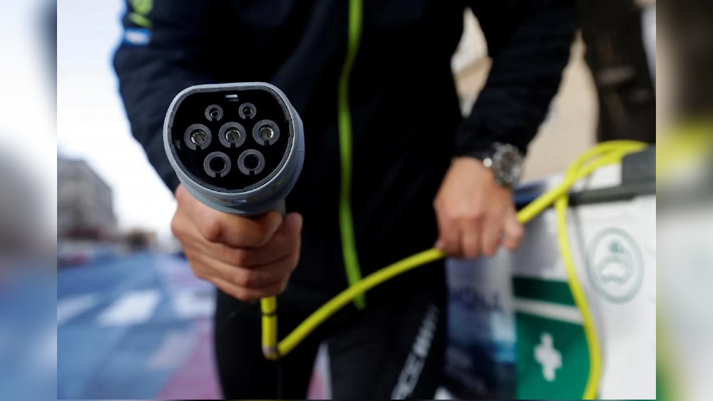 Omega Seiki launches electric three-wheeler for mobile kitchen biz