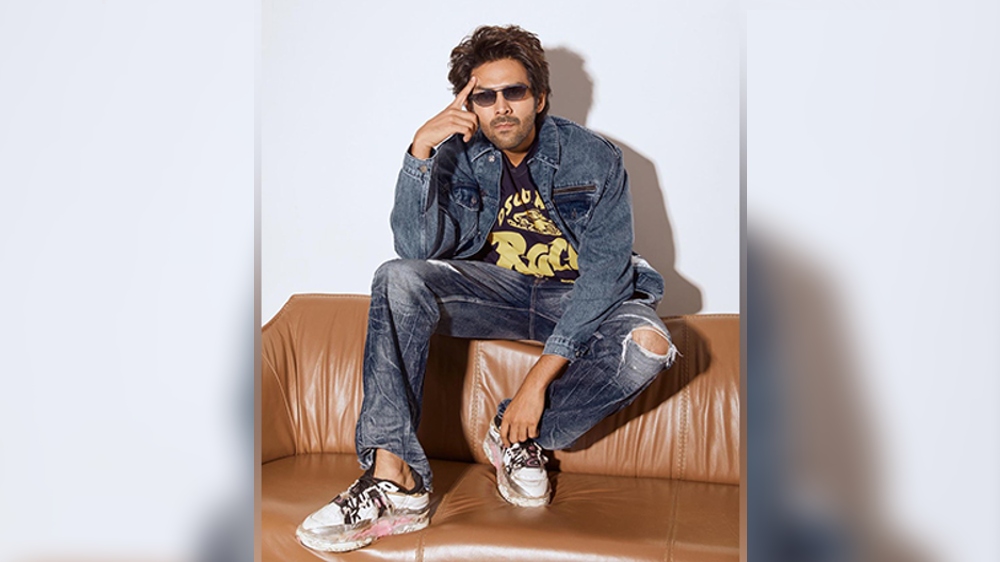 Kartik introduces his obsession Kainaaz in Freddys new poster