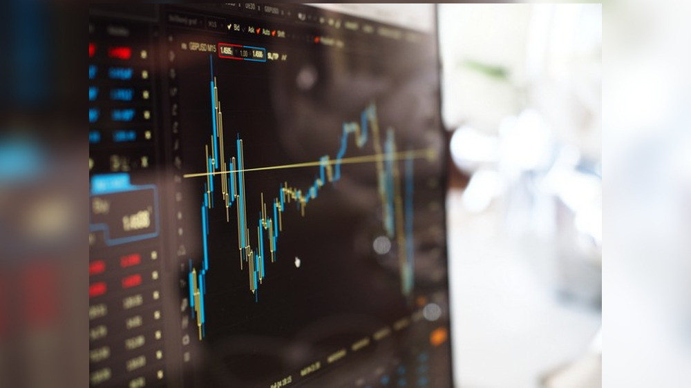 Indian stock indices extend losses to second day over 300 points