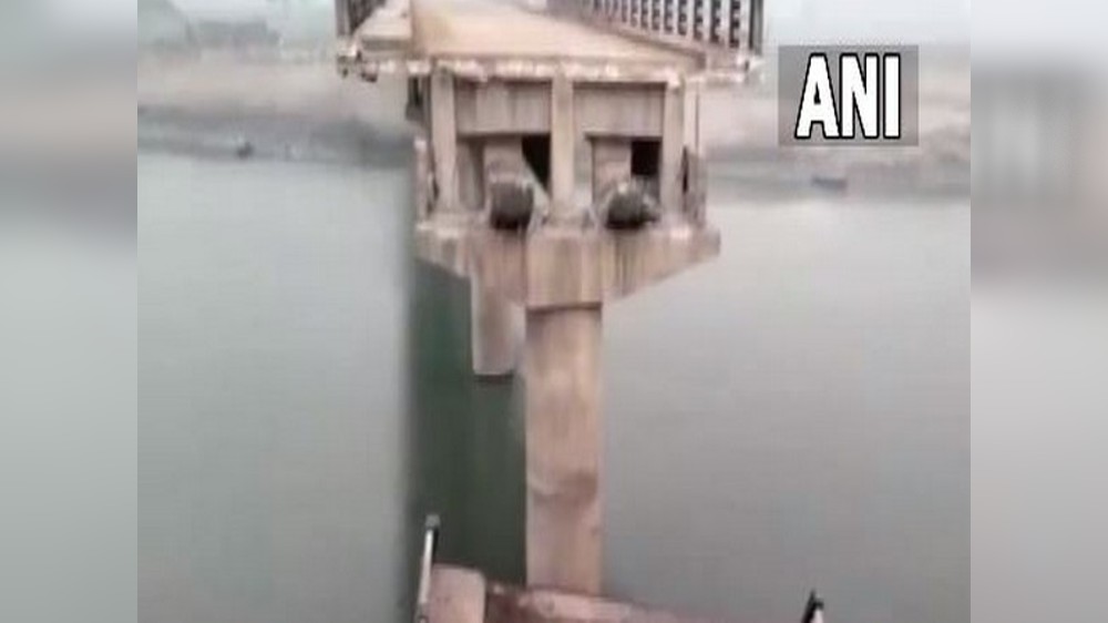 Bridge built for ₹13 cr collapses in Begusarai, no casualties reported