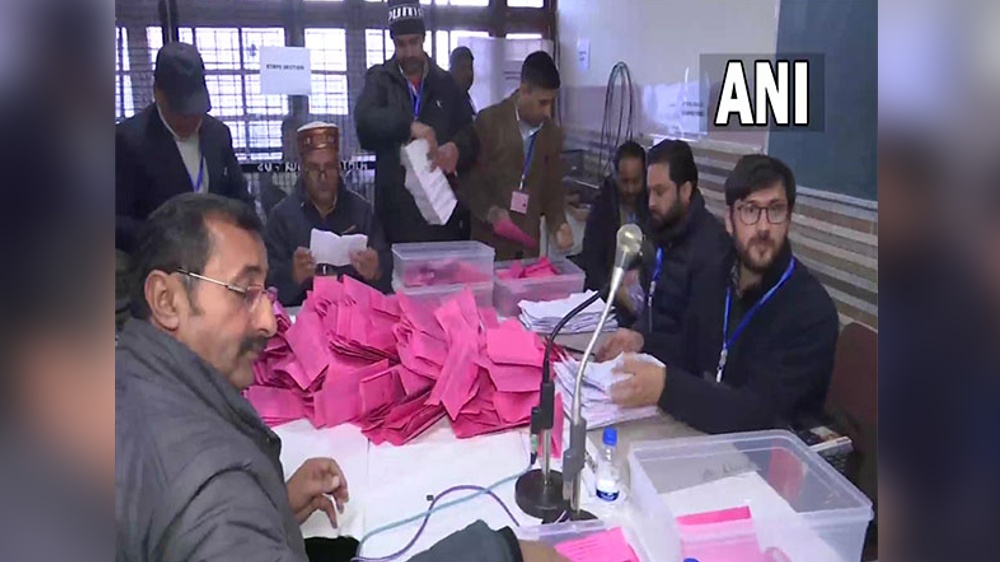 Congress crosses half-way mark in Himachal; BJP slides Congress crosses half-way mark in Himachal; BJP slides