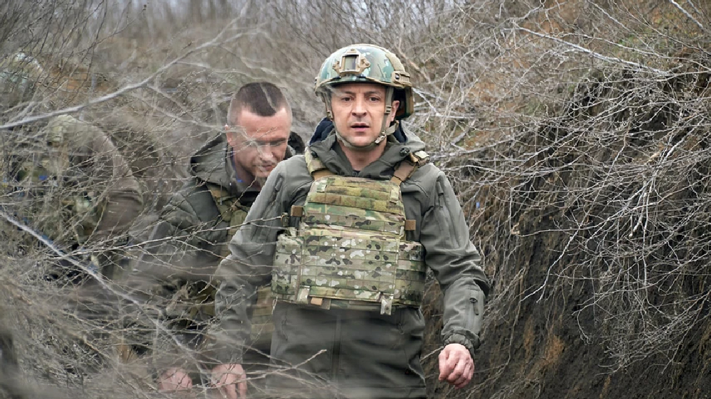 Zelenskyy visits troops near eastern Ukraines front lines