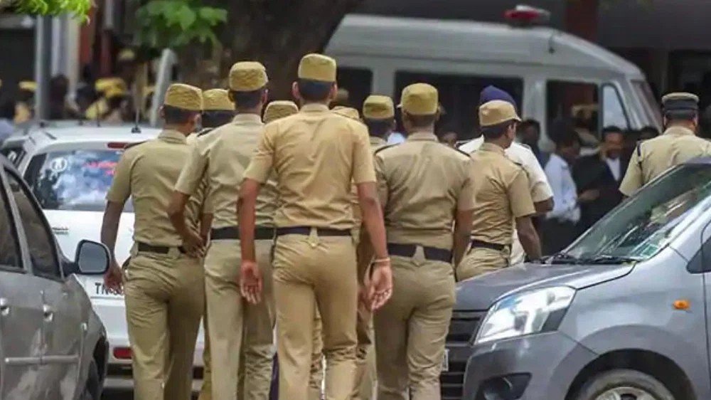 ‘Dirty cop’ keeps women in police station, extorts Rs 72K from family