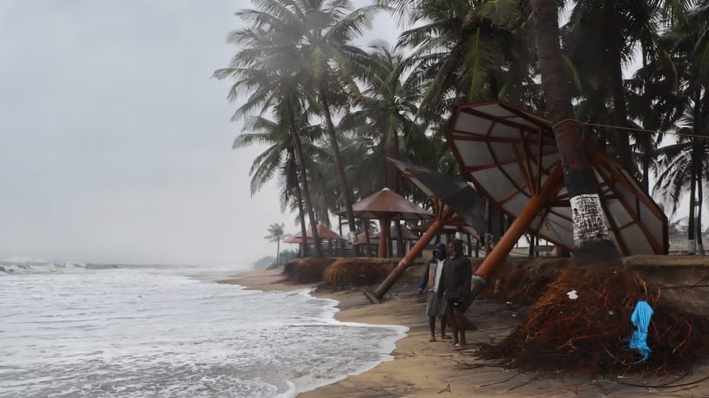 Cyclone Mandous kills 3, affects over 21,000 in Sri Lanka