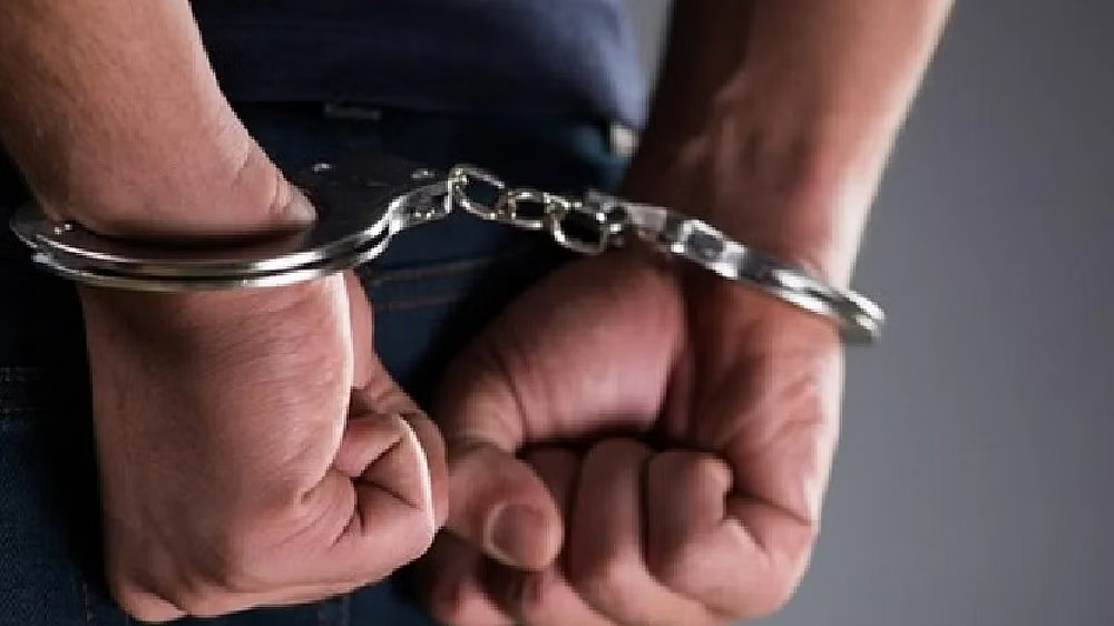 DVAC arrests women inspector for accepting Rs 5,000 bribe DVAC arrests women inspector for accepting Rs 5,000 bribe