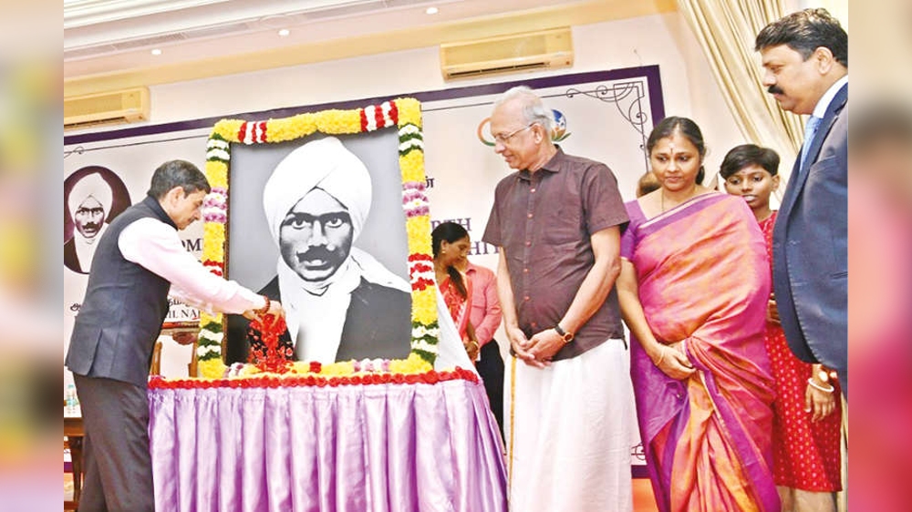 Governor Ravi pays tribute to Mahakavi at Raj Bhavan