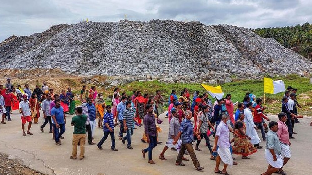 Vizhinjam port project row: CPI-M leader meets Archbishop