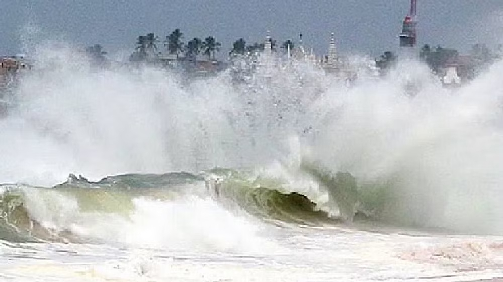 Cyclone Mandous will gradually weaken in next 3 hours