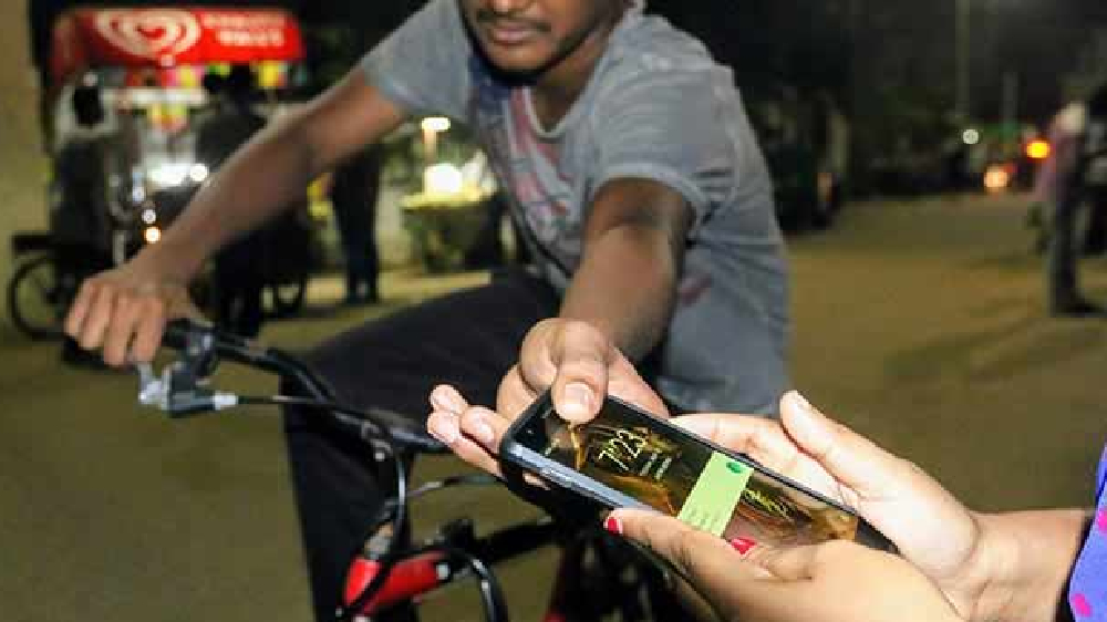 Two, including juvenile, held for snatching mobile from migrant