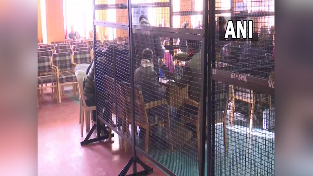 Congress gives a tough fight to BJP in Himachal Pradesh