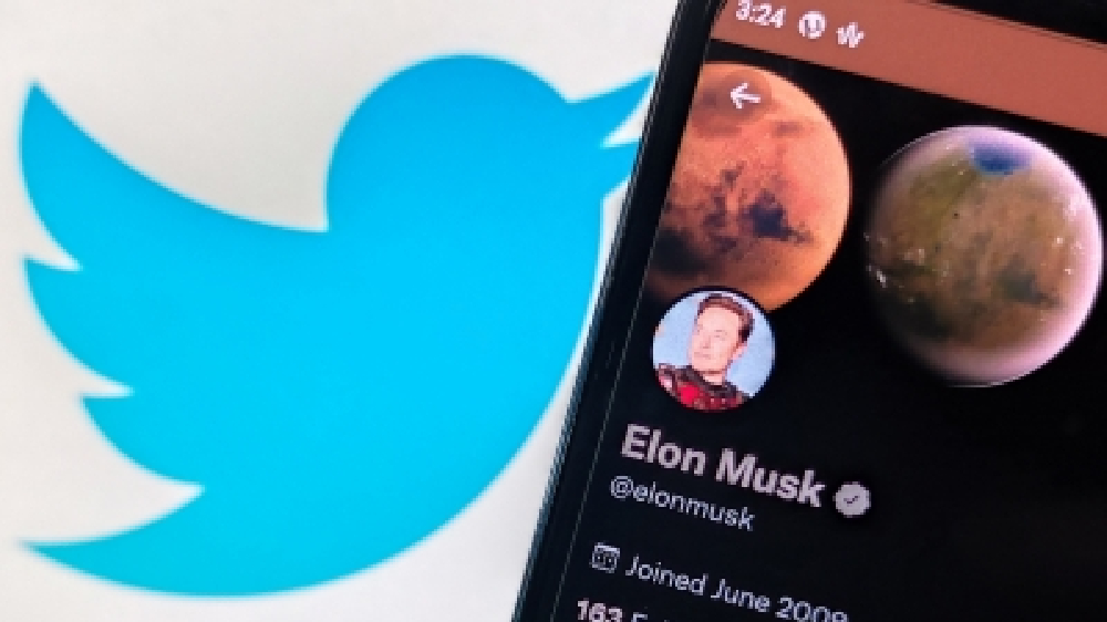 Fidelity slashes its Twitter stake value by 56% as Musk faces challenges