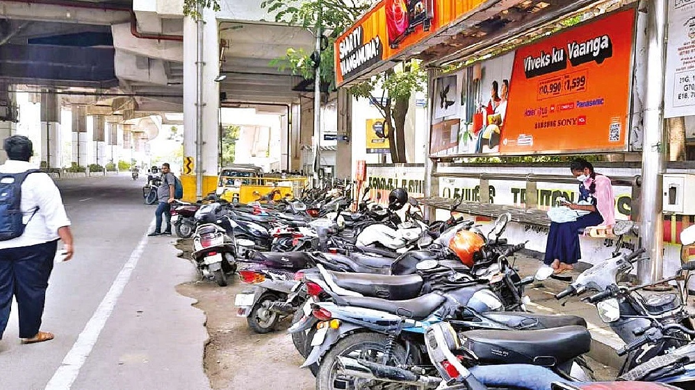 Guess who can get away with illegal parking on Anna Salai? Guess who can get away with illegal parking on Anna Salai?