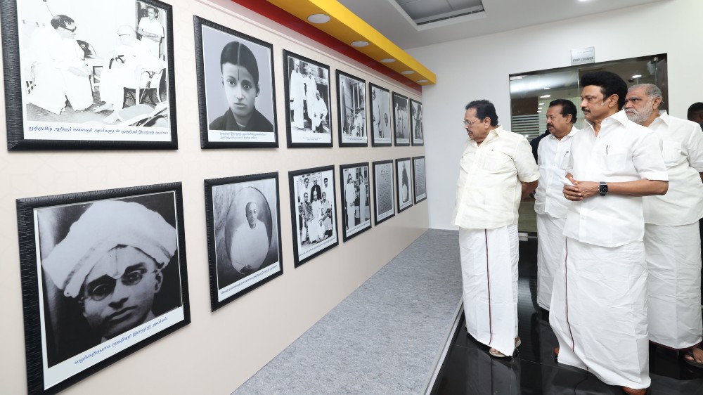 Stalin visits photo expo on Rajaji Stalin visits photo expo on Rajaji