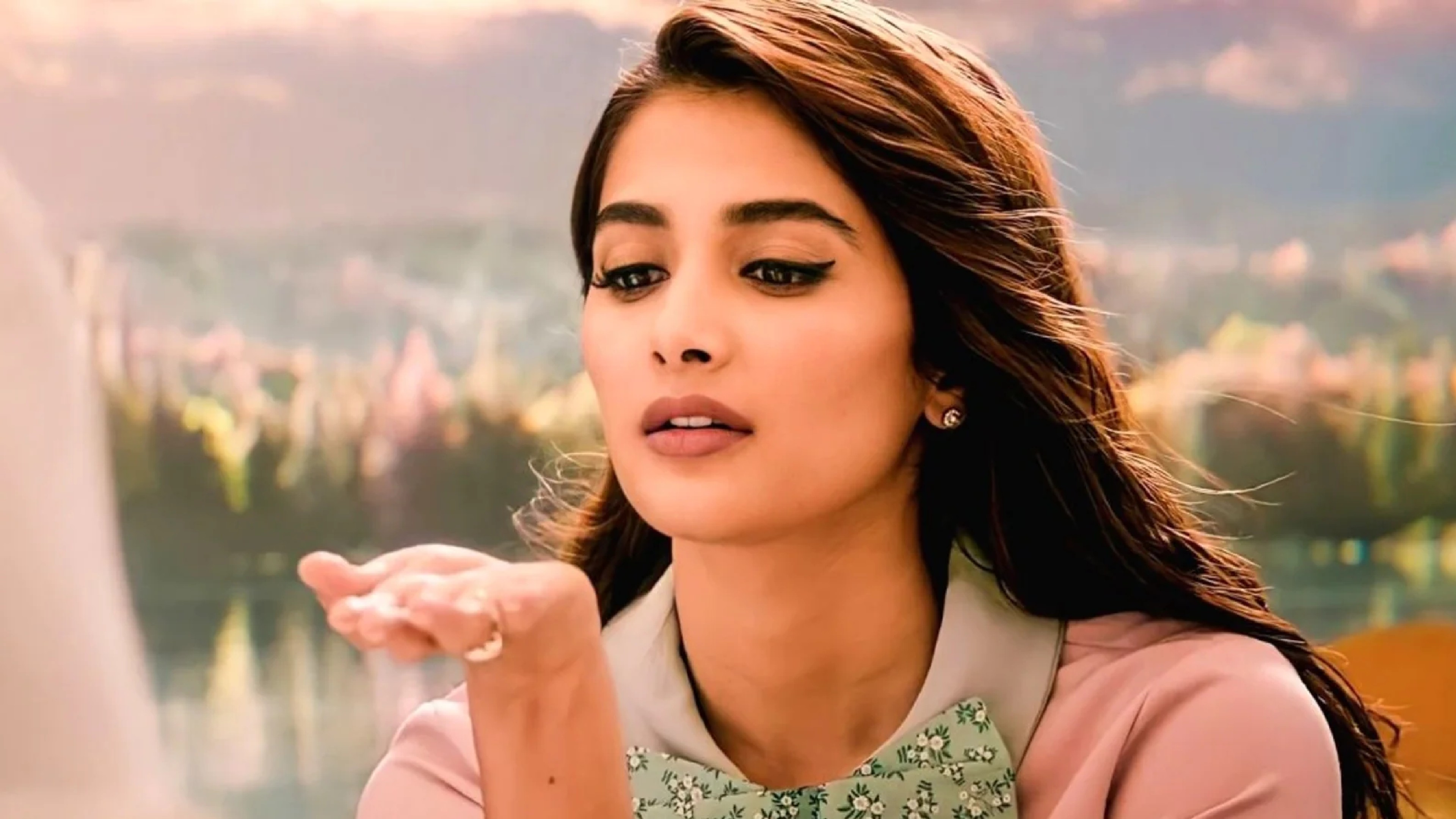 Pooja Hegde remembers Cirkus cast making her ‘tumble’ in laughter