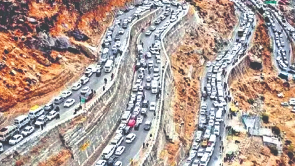 Old photo shared as traffic jam near Atal tunnel