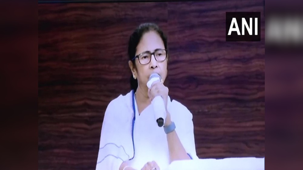 Sloganeering annoys Mamata, refuses to sit on dais at Howrah Station